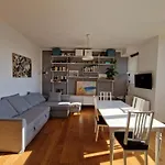 Modern Bright And Central Apartment